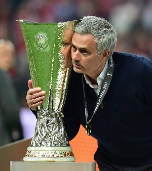 每体：穆里尼奥希望加一个类似当年齐达内的职位，卡瓦略符合要求