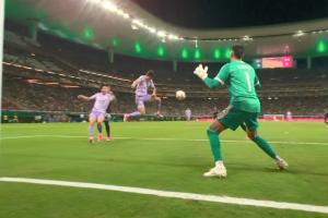 错失绝平！曹圭成头球+补射两连击，被墨西哥门将拒绝